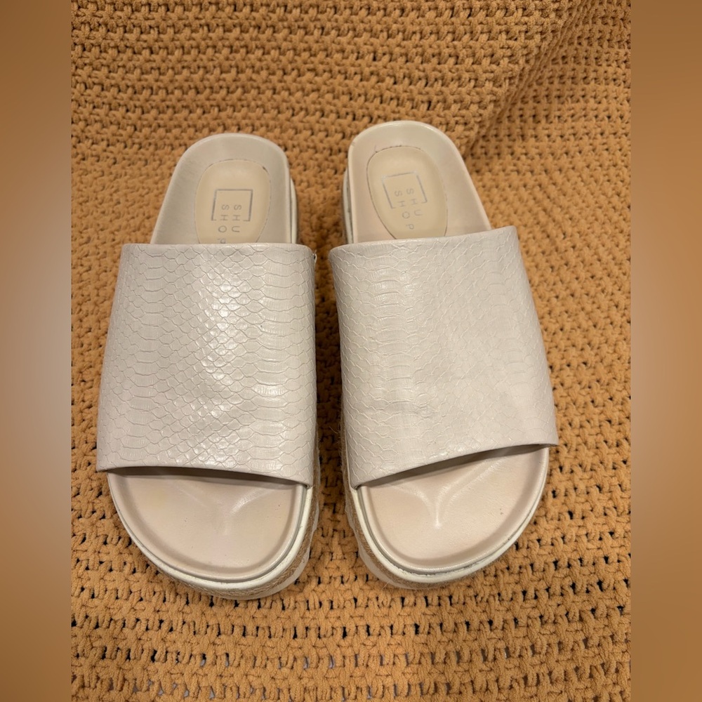 ShuShop Pearl Cream Slide Sandals with‎ Textured Upper